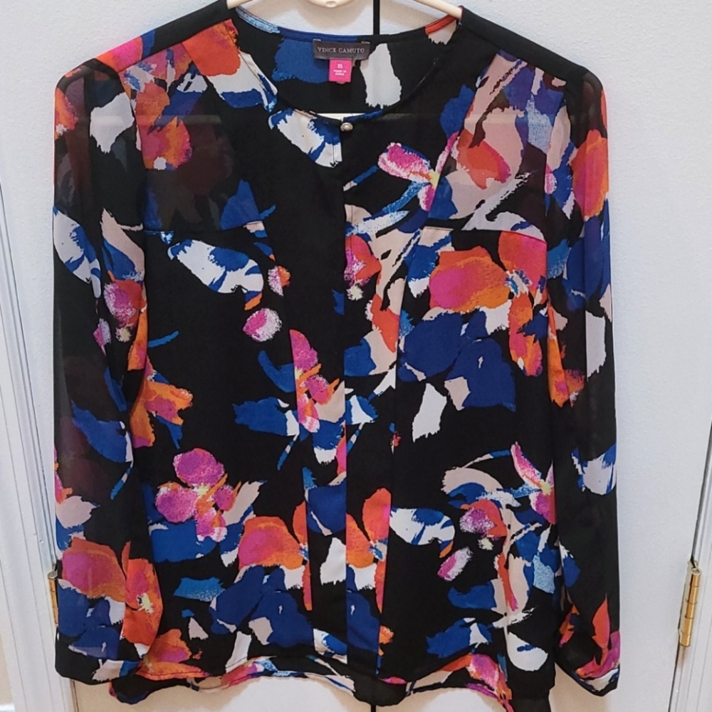 Vince Camuto multi color flowery blouse